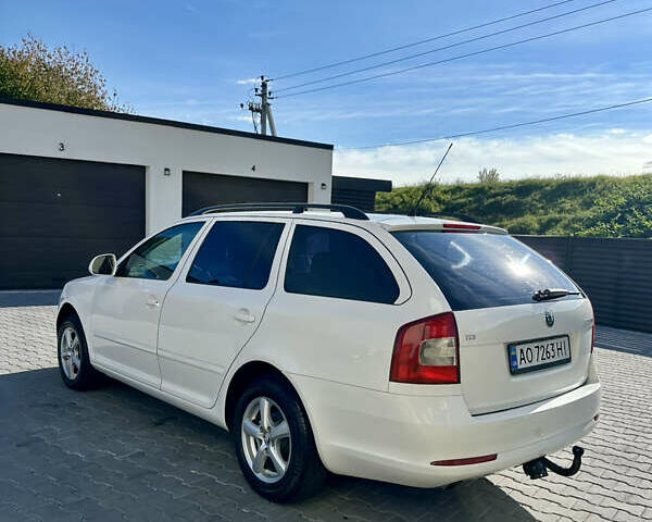 Белый Шкода Октавия, объемом двигателя 1.6 л и пробегом 220 тыс. км за 7500 $, фото 4 на Automoto.ua