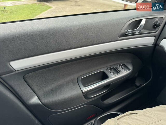 Білий Шкода Октавія, об'ємом двигуна 1.6 л та пробігом 183 тис. км за 7400 $, фото 40 на Automoto.ua