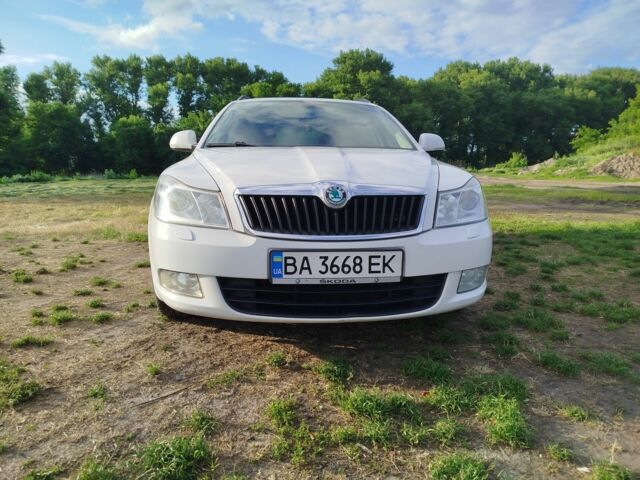Білий Шкода Октавія, об'ємом двигуна 1.8 л та пробігом 250 тис. км за 8300 $, фото 5 на Automoto.ua