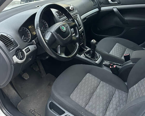 Белый Шкода Октавия, объемом двигателя 1.97 л и пробегом 286 тыс. км за 7999 $, фото 8 на Automoto.ua