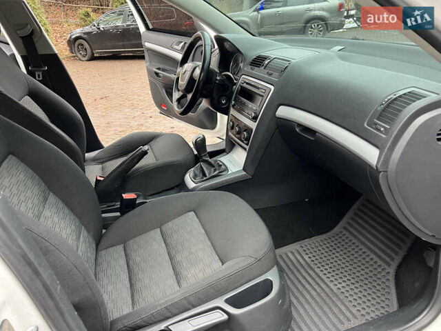 Белый Шкода Октавия, объемом двигателя 1.6 л и пробегом 299 тыс. км за 6999 $, фото 34 на Automoto.ua