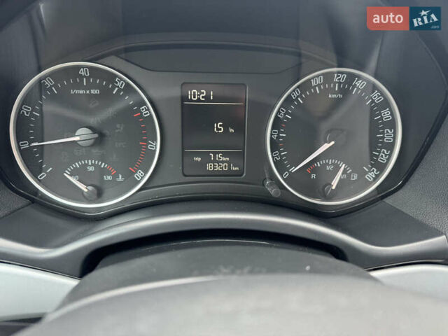 Білий Шкода Октавія, об'ємом двигуна 1.6 л та пробігом 183 тис. км за 7400 $, фото 36 на Automoto.ua