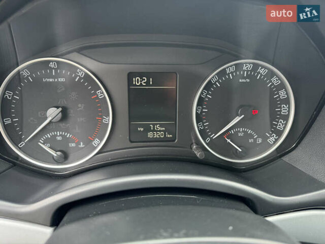 Білий Шкода Октавія, об'ємом двигуна 1.6 л та пробігом 183 тис. км за 7400 $, фото 37 на Automoto.ua