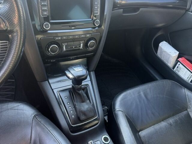 Белый Шкода Октавия, объемом двигателя 2 л и пробегом 288 тыс. км за 10200 $, фото 6 на Automoto.ua