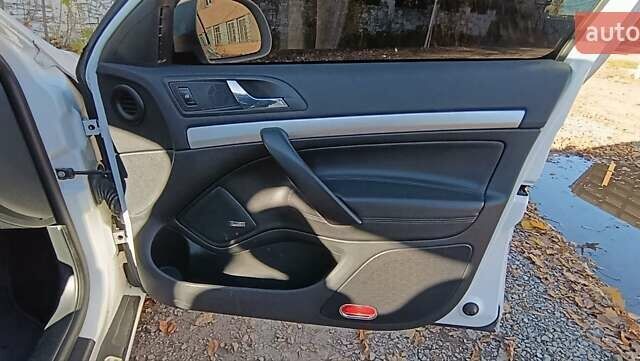 Білий Шкода Октавія, об'ємом двигуна 2.01 л та пробігом 295 тис. км за 9300 $, фото 15 на Automoto.ua