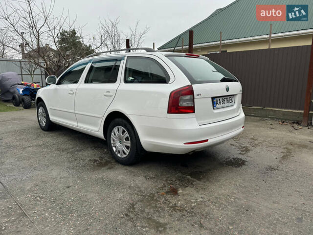 Білий Шкода Октавія, об'ємом двигуна 1.6 л та пробігом 183 тис. км за 7400 $, фото 8 на Automoto.ua