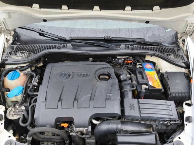 Білий Шкода Октавія, об'ємом двигуна 1.6 л та пробігом 330 тис. км за 6700 $, фото 9 на Automoto.ua