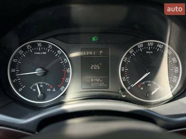 Белый Шкода Октавия, объемом двигателя 1.6 л и пробегом 320 тыс. км за 8000 $, фото 9 на Automoto.ua