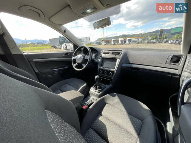 Шкода Октавия 2011 в Хусте на Automoto.ua Белый Шкода Октавия, объемом двигателя 1.6 л и пробегом 327 тыс. км за 7550 $, фото 8 на Automoto.ua