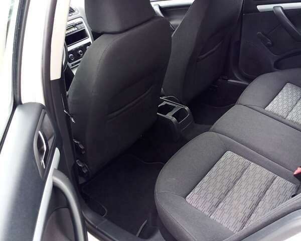 Белый Шкода Октавия, объемом двигателя 1.8 л и пробегом 159 тыс. км за 8500 $, фото 21 на Automoto.ua