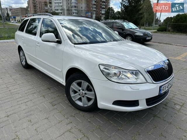 Белый Шкода Октавия, объемом двигателя 1.6 л и пробегом 220 тыс. км за 7900 $, фото 5 на Automoto.ua