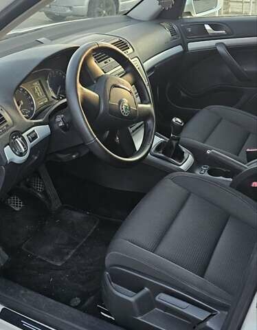 Шкода Октавія 2011 у Одесі на Automoto.ua Білий Шкода Октавія, об'ємом двигуна 1.6 л та пробігом 275 тис. км за 8500 $, фото 4 на Automoto.ua
