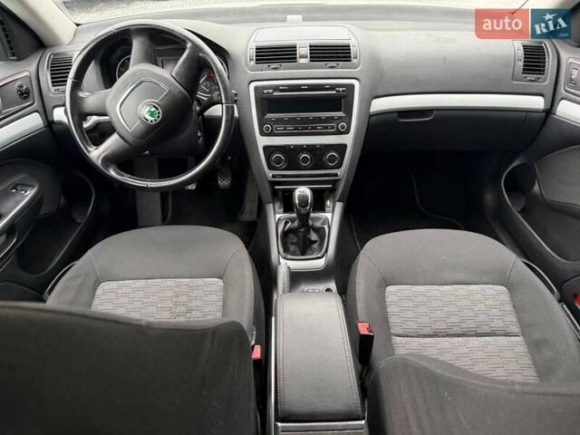 Белый Шкода Октавия, объемом двигателя 1.8 л и пробегом 208 тыс. км за 8700 $, фото 25 на Automoto.ua