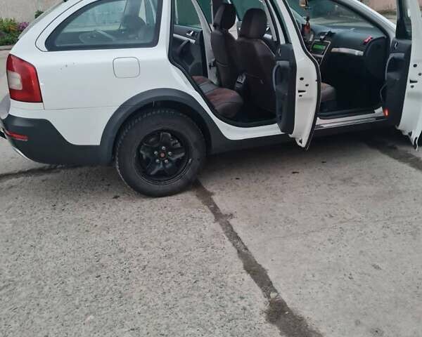 Шкода Октавия 2011 в Новом Буге на Automoto.ua Белый Шкода Октавия, объемом двигателя 1.8 л и пробегом 255 тыс. км за 8000 $, фото 5 на Automoto.ua