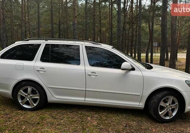 Шкода Октавия 2011 в Сарнах на Automoto.ua Белый Шкода Октавия, объемом двигателя 1.6 л и пробегом 336 тыс. км за 7400 $, фото 2 на Automoto.ua