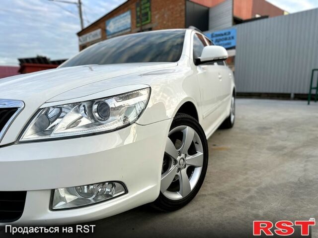 Белый Шкода Октавия, объемом двигателя 1.8 л и пробегом 266 тыс. км за 7800 $, фото 3 на Automoto.ua