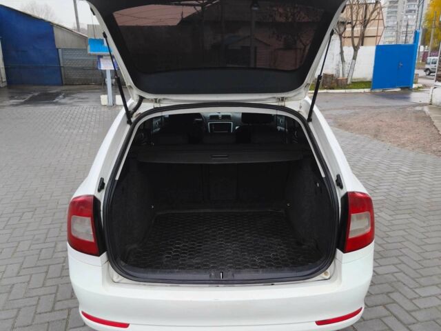 Білий Шкода Октавія, об'ємом двигуна 1.6 л та пробігом 330 тис. км за 6700 $, фото 3 на Automoto.ua