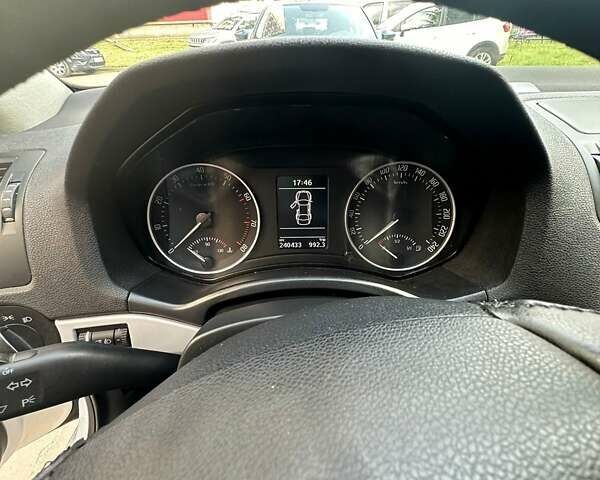 Белый Шкода Октавия, объемом двигателя 1.8 л и пробегом 240 тыс. км за 9000 $, фото 3 на Automoto.ua
