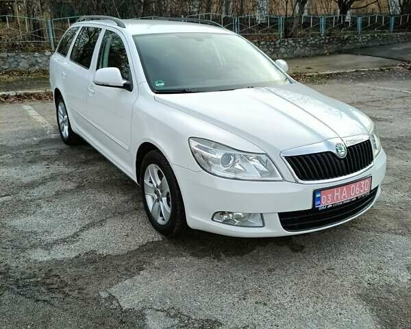 Белый Шкода Октавия, объемом двигателя 1.8 л и пробегом 173 тыс. км за 8950 $, фото 2 на Automoto.ua