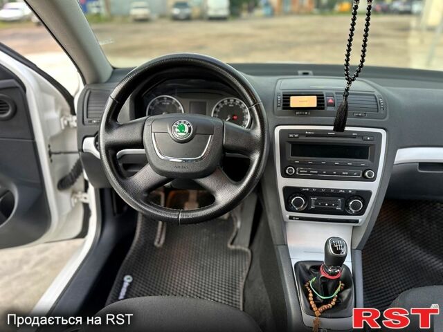 Белый Шкода Октавия, объемом двигателя 1.8 л и пробегом 266 тыс. км за 7800 $, фото 11 на Automoto.ua