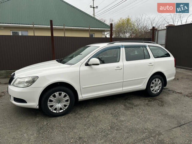 Білий Шкода Октавія, об'ємом двигуна 1.6 л та пробігом 183 тис. км за 7400 $, фото 4 на Automoto.ua