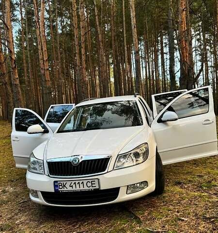 Шкода Октавия 2011 в Сарнах на Automoto.ua Белый Шкода Октавия, объемом двигателя 1.6 л и пробегом 336 тыс. км за 7400 $, фото 14 на Automoto.ua
