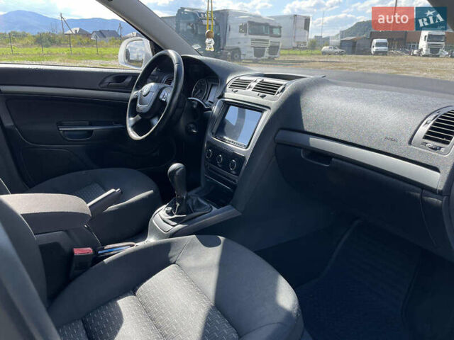 Шкода Октавия 2011 в Хусте на Automoto.ua Белый Шкода Октавия, объемом двигателя 1.6 л и пробегом 327 тыс. км за 7550 $, фото 6 на Automoto.ua