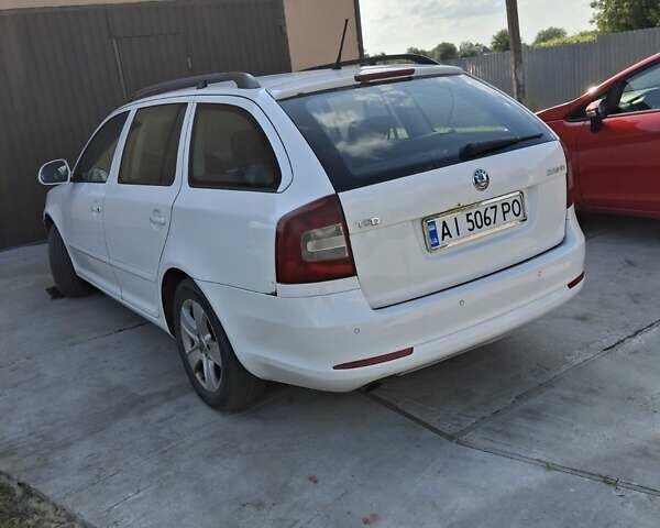 Білий Шкода Октавія, об'ємом двигуна 1.6 л та пробігом 333 тис. км за 7700 $, фото 6 на Automoto.ua