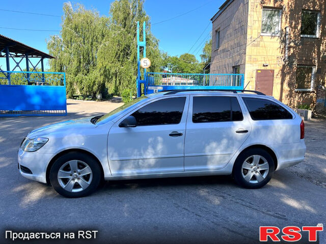 Белый Шкода Октавия, объемом двигателя 1.4 л и пробегом 210 тыс. км за 6900 $, фото 1 на Automoto.ua