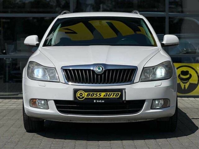 Білий Шкода Октавія, об'ємом двигуна 1.6 л та пробігом 320 тис. км за 8000 $, фото 1 на Automoto.ua