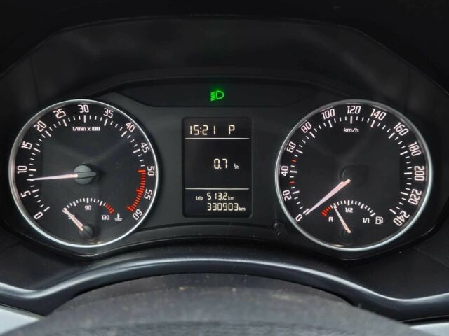 Білий Шкода Октавія, об'ємом двигуна 1.6 л та пробігом 330 тис. км за 6700 $, фото 21 на Automoto.ua