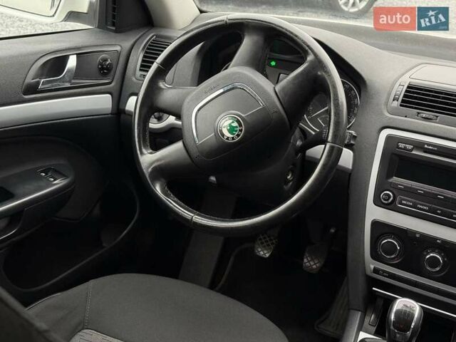 Белый Шкода Октавия, объемом двигателя 1.8 л и пробегом 208 тыс. км за 8700 $, фото 27 на Automoto.ua