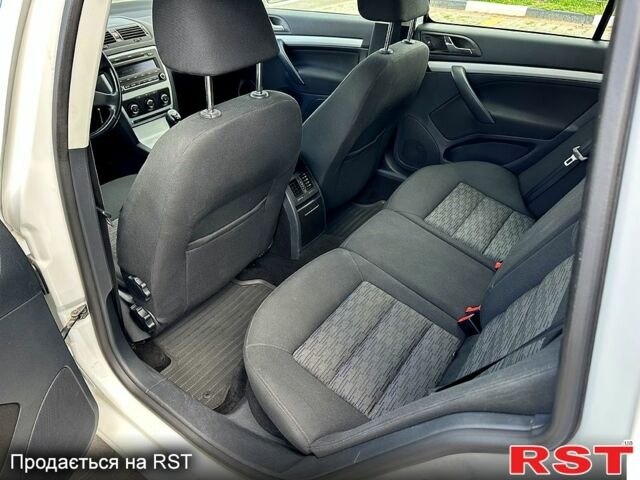 Белый Шкода Октавия, объемом двигателя 1.6 л и пробегом 220 тыс. км за 7900 $, фото 5 на Automoto.ua