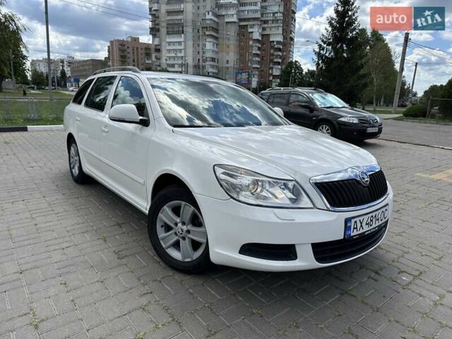 Белый Шкода Октавия, объемом двигателя 1.6 л и пробегом 220 тыс. км за 7900 $, фото 4 на Automoto.ua