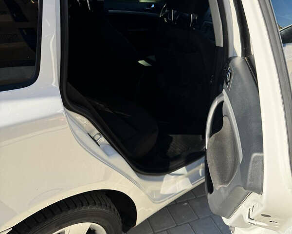 Шкода Октавия 2011 в Ужгороде на Automoto.ua Белый Шкода Октавия, объемом двигателя 1.97 л и пробегом 278 тыс. км за 8500 $, фото 30 на Automoto.ua