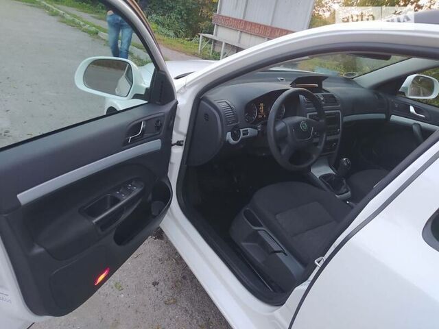 Белый Шкода Октавия, объемом двигателя 1.6 л и пробегом 255 тыс. км за 9100 $, фото 16 на Automoto.ua