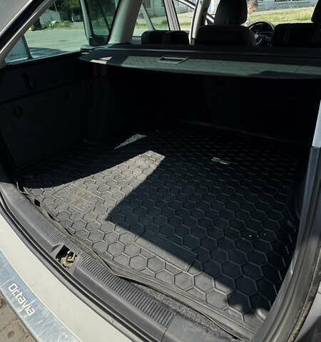 Белый Шкода Октавия, объемом двигателя 1.97 л и пробегом 265 тыс. км за 8300 $, фото 7 на Automoto.ua