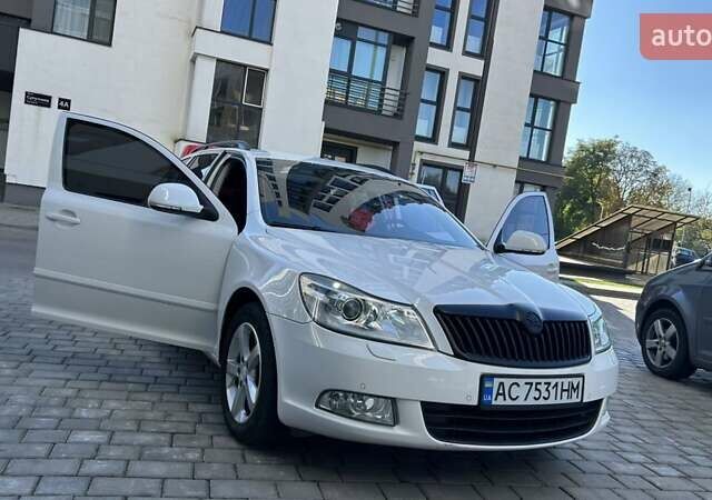 Белый Шкода Октавия, объемом двигателя 1.2 л и пробегом 235 тыс. км за 6900 $, фото 2 на Automoto.ua