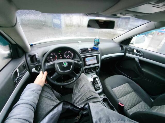 Білий Шкода Октавія, об'ємом двигуна 1.6 л та пробігом 330 тис. км за 6700 $, фото 22 на Automoto.ua
