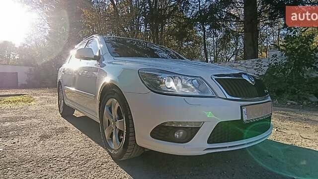 Білий Шкода Октавія, об'ємом двигуна 2.01 л та пробігом 295 тис. км за 9300 $, фото 1 на Automoto.ua