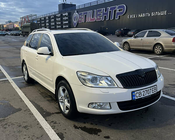 Шкода Октавія 2011 у Чернігові на Automoto.ua Білий Шкода Октавія, об'ємом двигуна 1.99 л та пробігом 283 тис. км за 10000 $, фото 1 на Automoto.ua