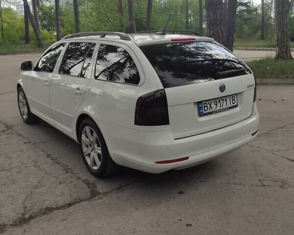 Білий Шкода Октавія, об'ємом двигуна 1.6 л та пробігом 301 тис. км за 8600 $, фото 8 на Automoto.ua