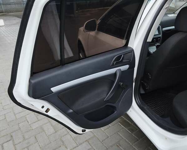 Білий Шкода Октавія, об'ємом двигуна 1.6 л та пробігом 330 тис. км за 6700 $, фото 13 на Automoto.ua
