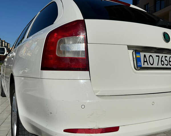 Шкода Октавия 2011 в Ужгороде на Automoto.ua Белый Шкода Октавия, объемом двигателя 1.97 л и пробегом 278 тыс. км за 8500 $, фото 7 на Automoto.ua