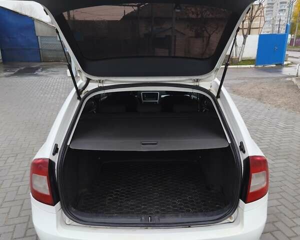 Білий Шкода Октавія, об'ємом двигуна 1.6 л та пробігом 330 тис. км за 6700 $, фото 4 на Automoto.ua