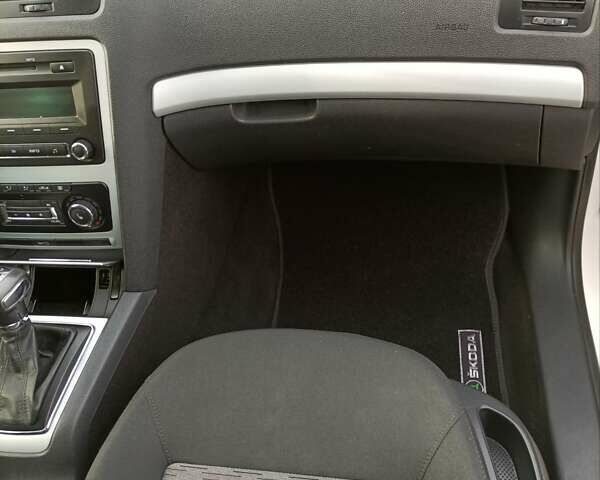 Белый Шкода Октавия, объемом двигателя 1.8 л и пробегом 173 тыс. км за 8950 $, фото 13 на Automoto.ua