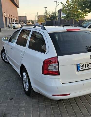 Шкода Октавія 2011 у Одесі на Automoto.ua Білий Шкода Октавія, об'ємом двигуна 1.6 л та пробігом 275 тис. км за 8500 $, фото 13 на Automoto.ua