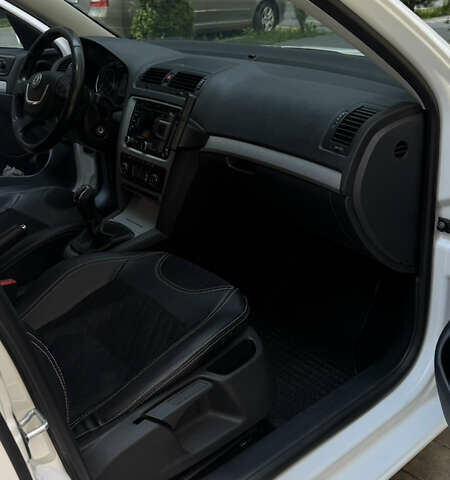 Белый Шкода Октавия, объемом двигателя 1.97 л и пробегом 265 тыс. км за 8300 $, фото 21 на Automoto.ua