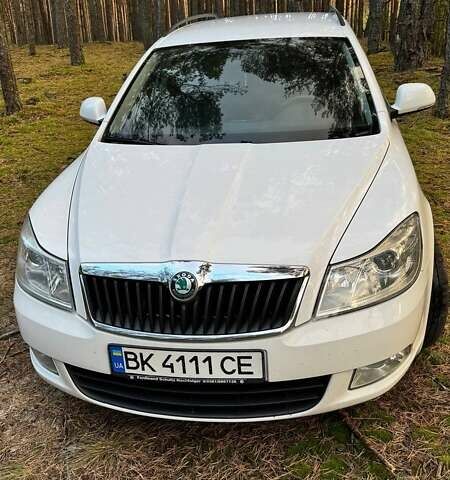 Шкода Октавия 2011 в Сарнах на Automoto.ua Белый Шкода Октавия, объемом двигателя 1.6 л и пробегом 336 тыс. км за 7400 $, фото 15 на Automoto.ua