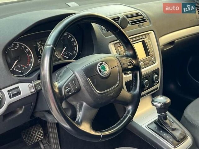 Білий Шкода Октавія, об'ємом двигуна 1.6 л та пробігом 260 тис. км за 7450 $, фото 2 на Automoto.ua